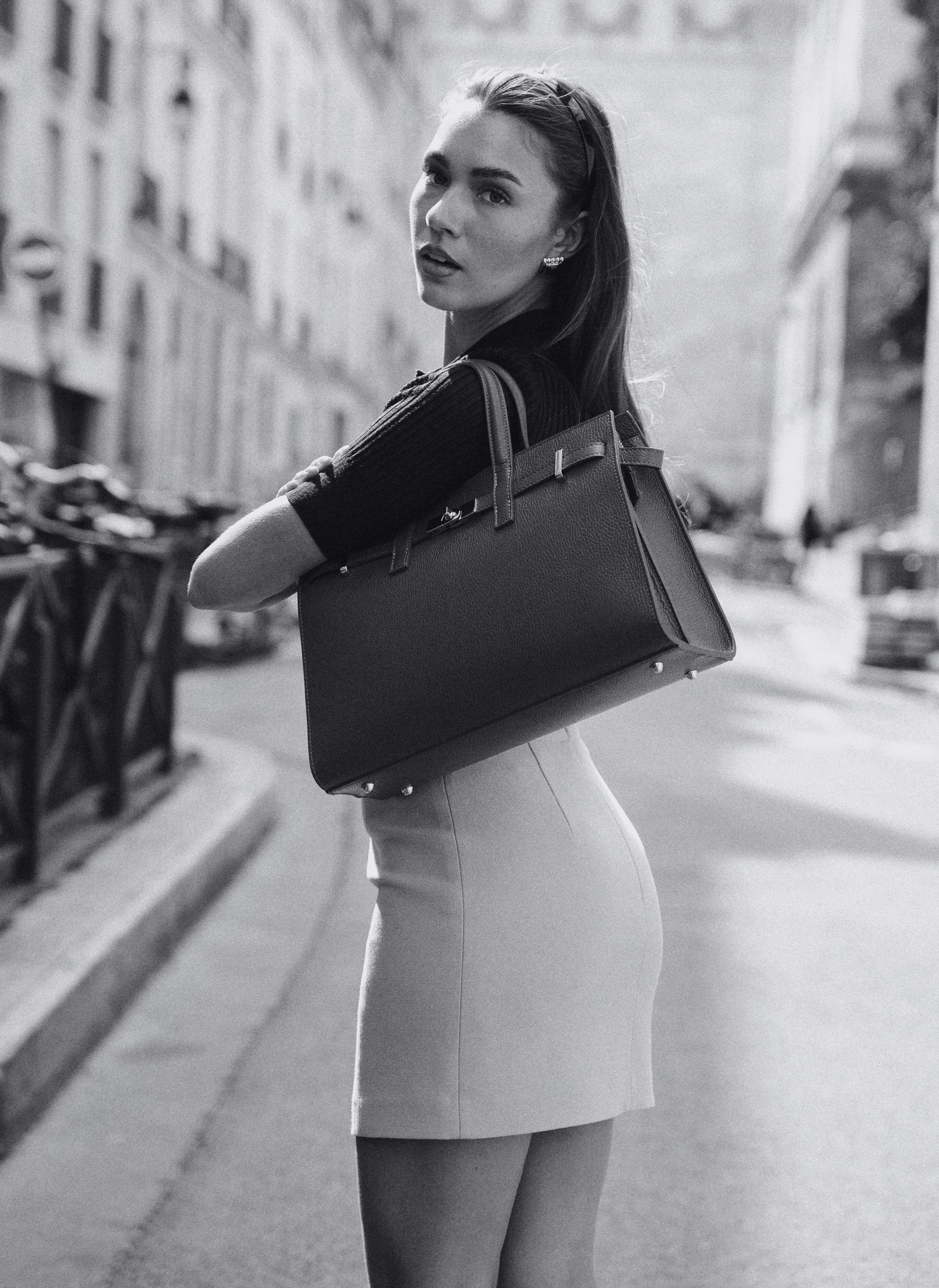 Borsa Sveva in pelle Togo Nera